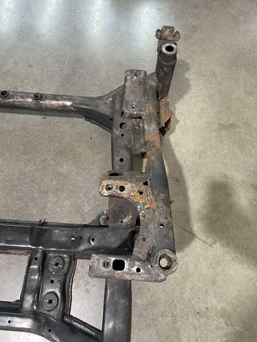 LR090443 Land Rover Подрамник передней подвески