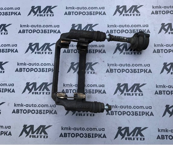 Скоба тормозного суппорта заднего GM 13363093