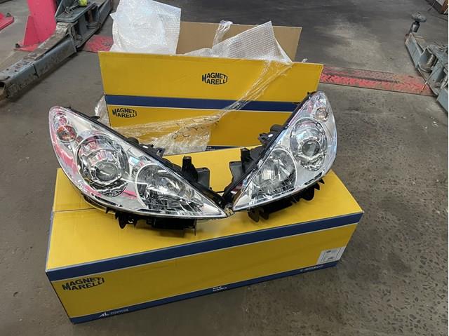 Фара правая Magneti Marelli LPL621
