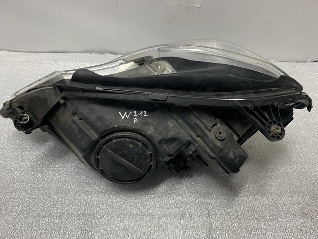 Правая фара A2128200461 Mercedes