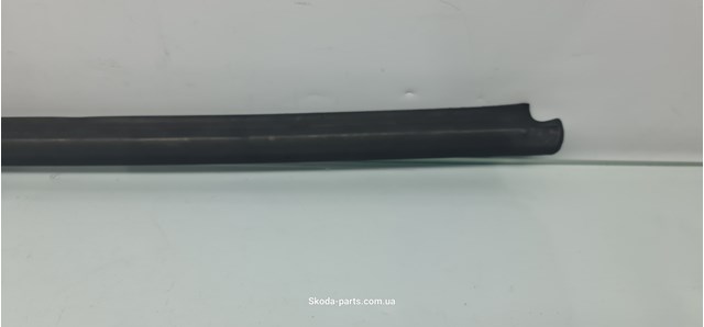 Lameluna de puerta delantera izquierda exterior 1U4837477A VAG