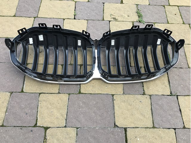 51135A39367 BMW Решетка радиатора