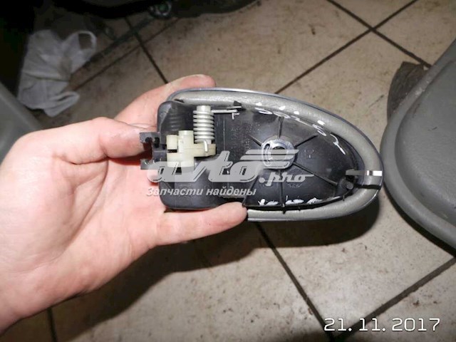 7700415975 RENAULT Manecilla de puerta, equipamiento habitáculo, derecha delantera/trasera 7700415975 RENAULT