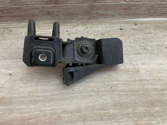 Крепление фары передней, правой Ford DS7313A004AE цена, от 10.44 USD