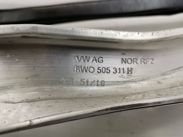 8W0505436AA VAG Цапфа правая