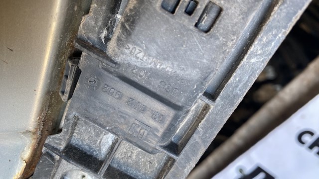 Крыло переднее правое 93185702 General Motors