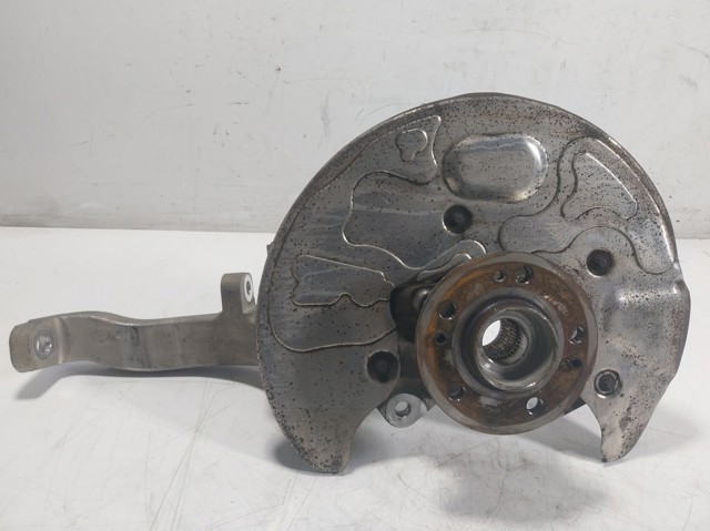 Цапфа передняя правая A1673322600 Mercedes