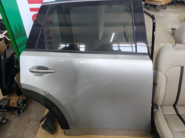 Задняя правая дверь Mazda KMY07202XB