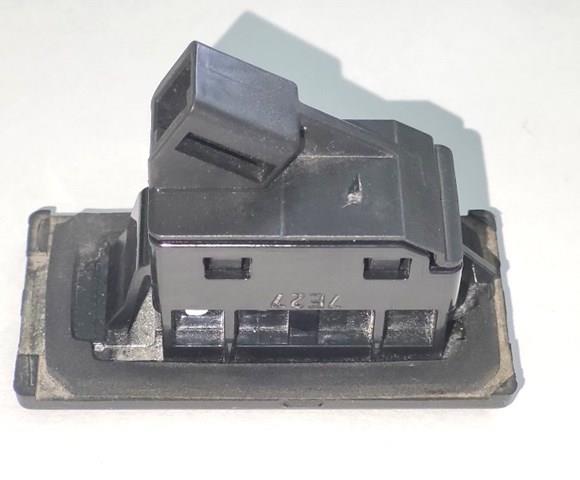 Купить BHN1568D0B Mazda Кнопка привода замка крышки багажника (двери 3/5-й (ляды)
