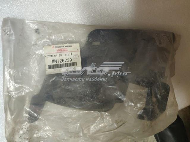 MN126239 Mitsubishi placa sobreposta do pára-choque traseiro direito