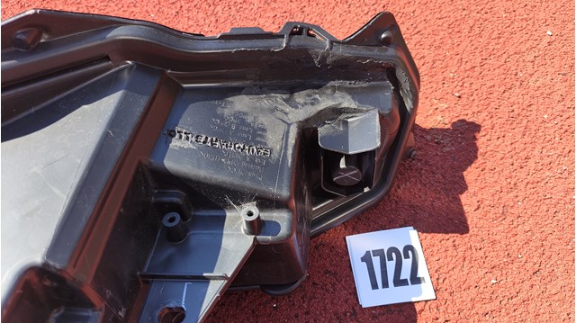 81110F6010 Toyota Фара передняя правая