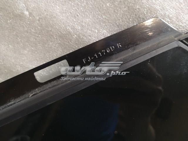 Стекло кузова (багажного отсека) левое LR077638 Land Rover