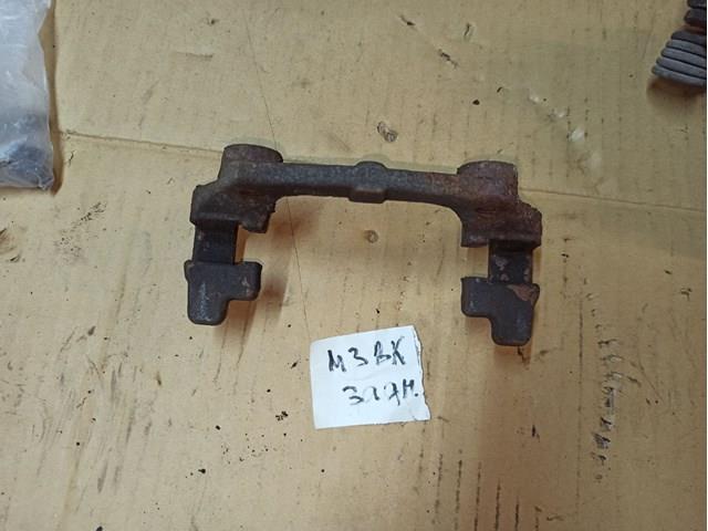 BP4K33281B Mazda Скоба суппорта переднего