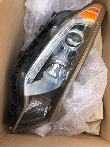 Правая фара 92102D5040 Hyundai/Kia