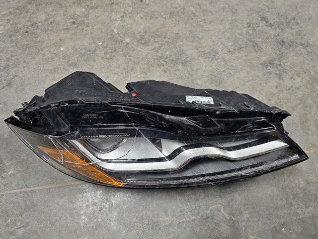 T2H57021 Jaguar Фара передняя правая