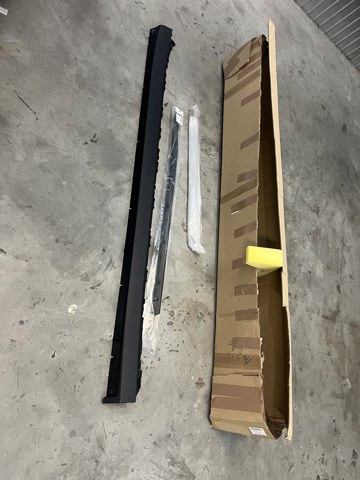 Накладка (молдинг) порога наружная правая Porsche 9Y0853858OK1 цена, от 191.69 USD