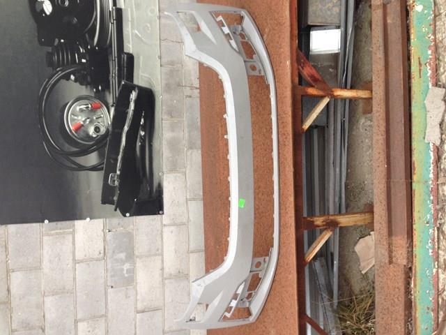 Передний бампер 565807221 VAG