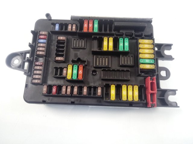 61149389070 BMW Монтажный блок предохранителей