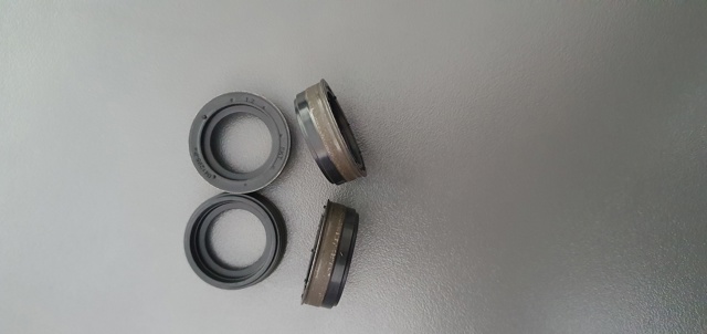 Купить WE0110508B Mazda Сальник распредвала двигателя передний
