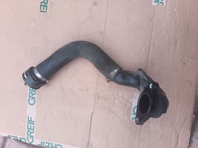 Патрубок интеркулера SH0113332 Mazda