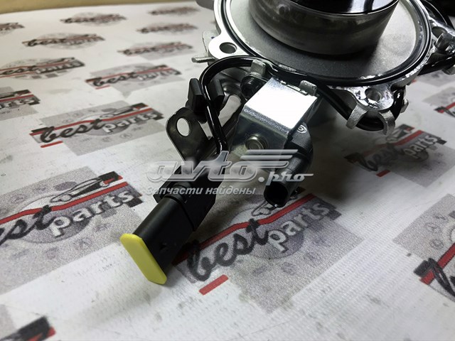 LR129893 Land Rover Насос водяной