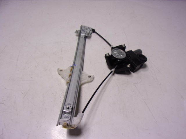 Mecanismo de acionamento de vidro da porta dianteira esquerda Toyota Yaris  P21