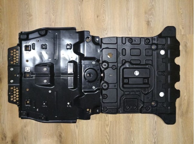 Protección motor trasera 5142060080 TOYOTA