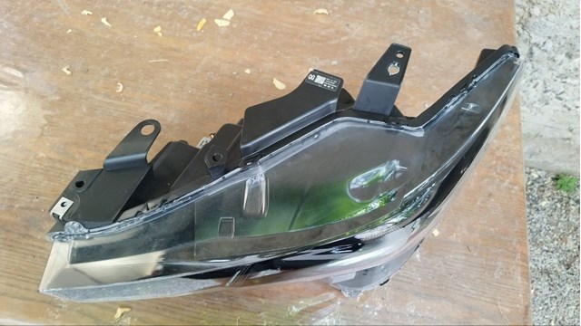 Купить KPF351040 Mazda Фара левая передняя
