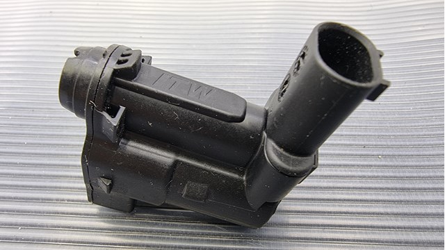7437968 BMW 