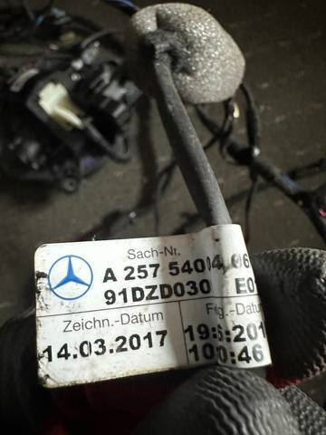  Mercedes A2575400406