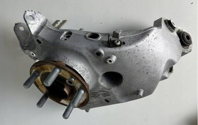 LR090542 Land Rover Цапфа правая