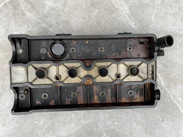 90470439 General Motors Крышка двигателя