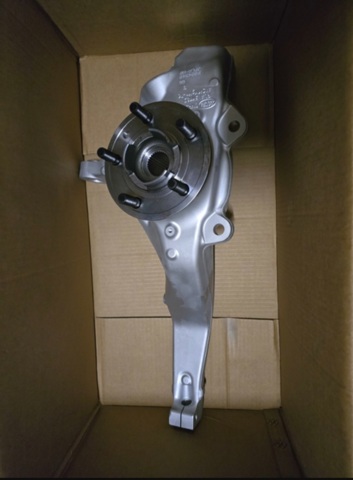 LR155540 Land Rover Цапфа - поворотный кулак передний, правый