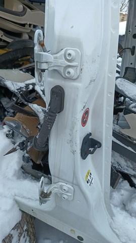Петля двери передней правой LR027583 Land Rover