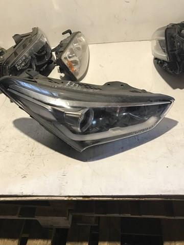 Правая фара 92102B8640 Hyundai/Kia