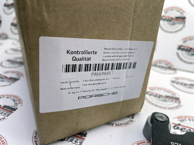 Задние дисковые колодки Porsche PAE698451