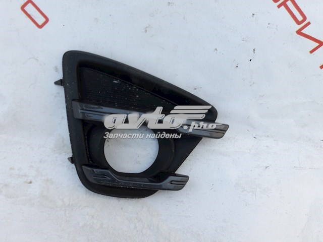 Заглушка (решетка) противотуманных фар бампера переднего правая Mazda KA0J50C11A