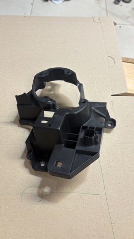Кронштейн крепления противотуманной фары правой KB8B51684 Mazda
