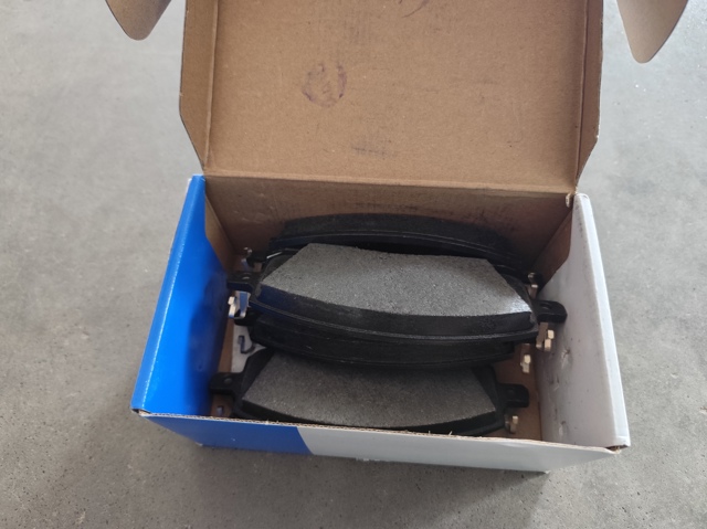 Купить D1M605MT0A Nissan/Infiniti Колодки тормозные