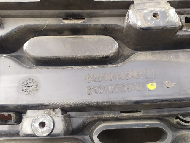 Решетка радиатора на Renault Duster HM (Рено Дастер)