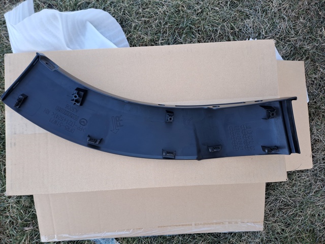 Накладка бампера переднего, правая Mazda DFR551W71D цена, от 13.01 USD