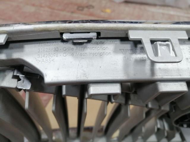 32365370 Volvo Решетка радиатора