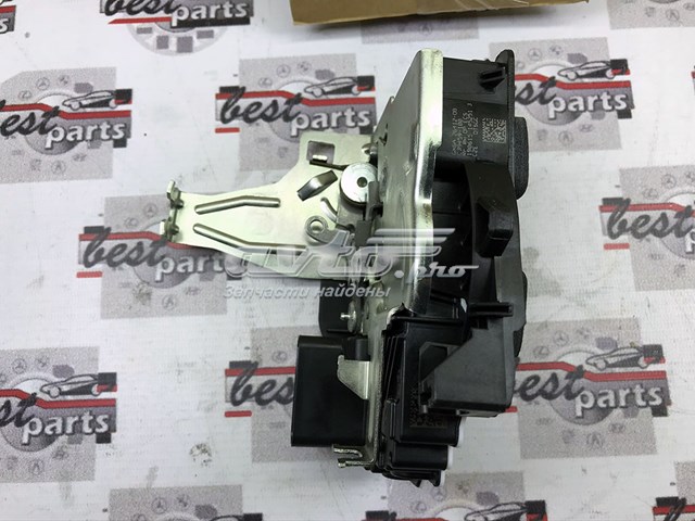 Замок задней правой двери  Land Rover LR070431