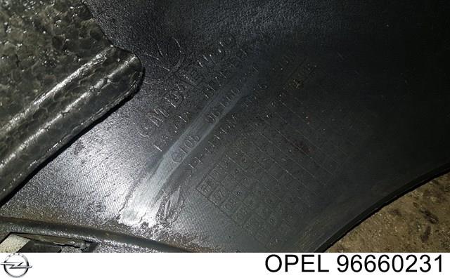 Задний бампер 96660231 Opel
