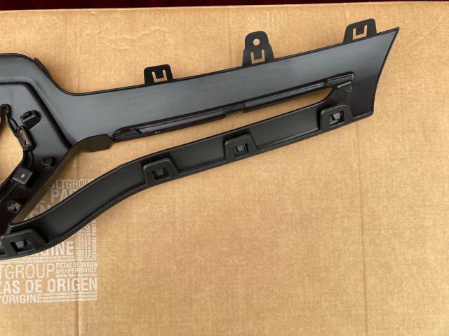 60M105 Polcar Решетка радиатора