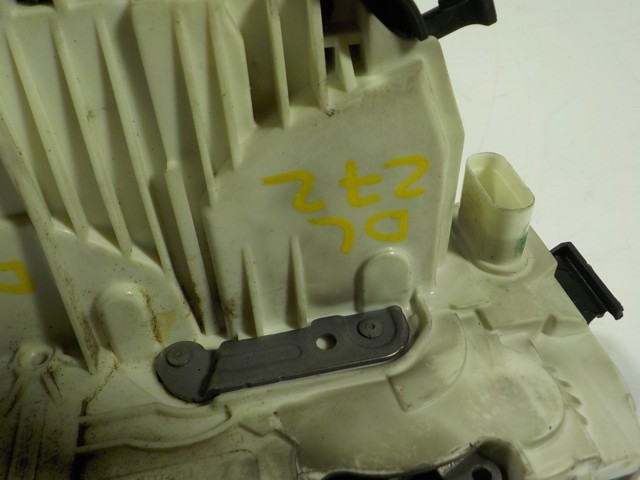 Fecho da porta dianteira esquerda Mercedes A0997201901