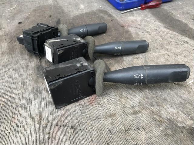 96049596ZL Peugeot/Citroen Переключатель подрулевой, правый