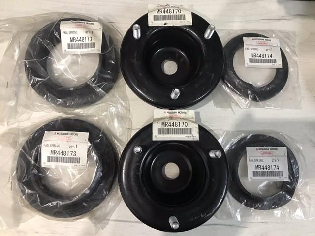 MR448174 Mitsubishi Espaçador (anel de borracha) da mola dianteira inferior