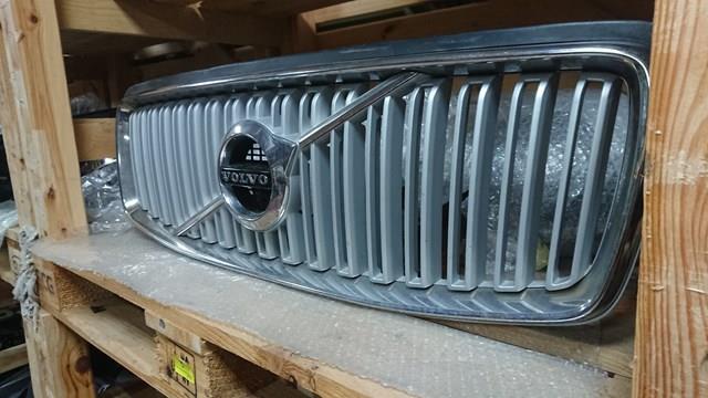 Купить 32365370 Volvo Решетка радиатора