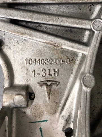 Опорный стакан пружины передней 104403200C Tesla